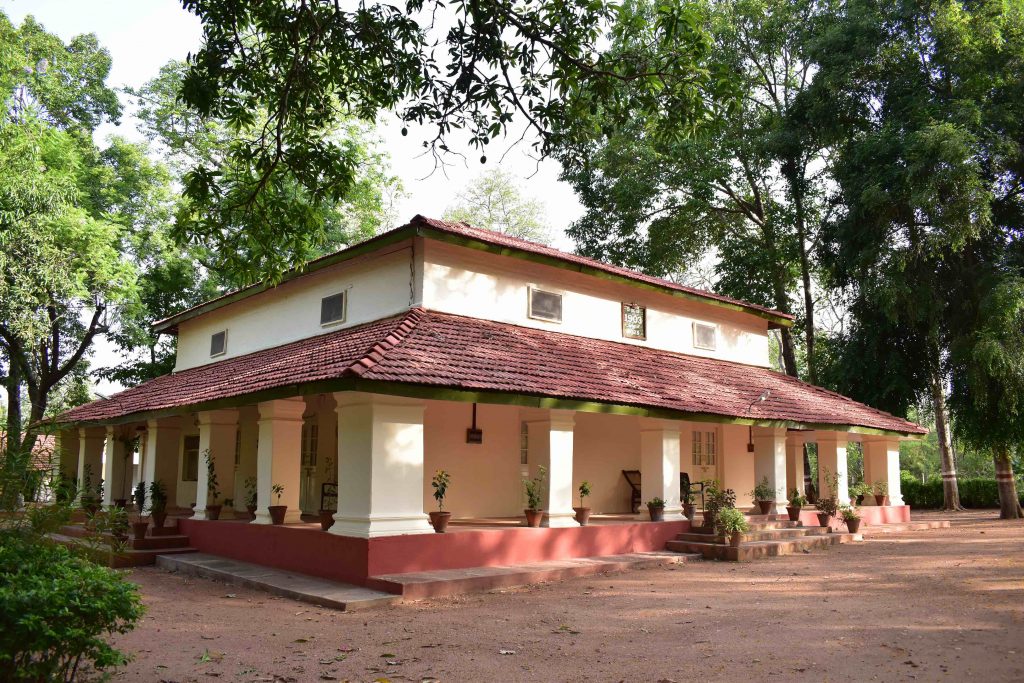 sakata forest rest house in rukhad